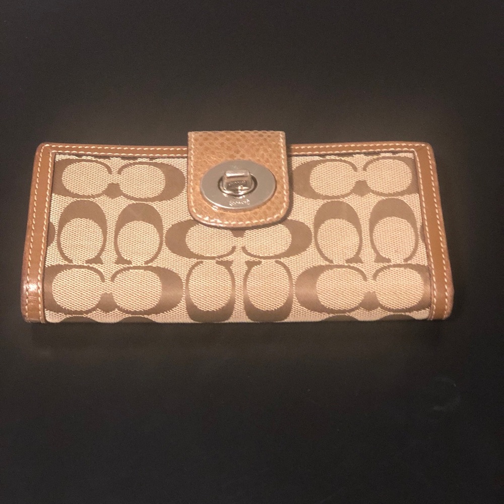 Signature Coach Continental Wallet